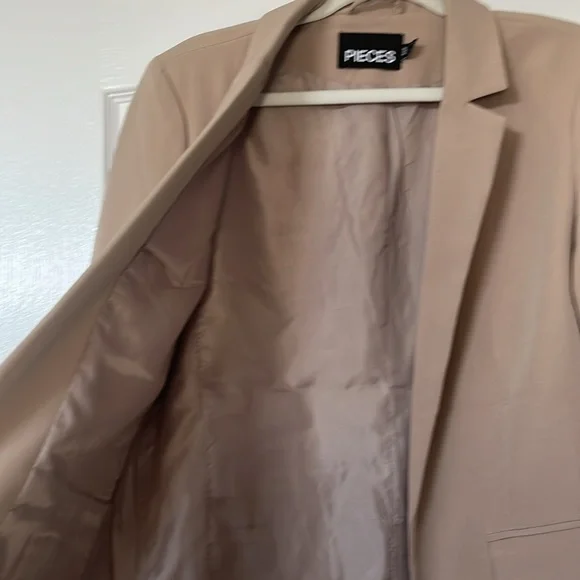 Blazer - Picture 2 of 4